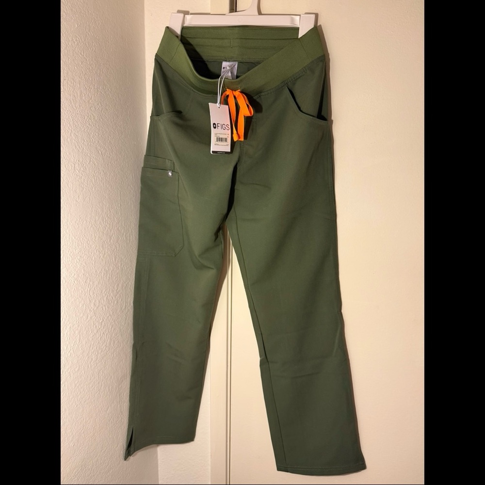 Figs Kade Petite Scrub Pants